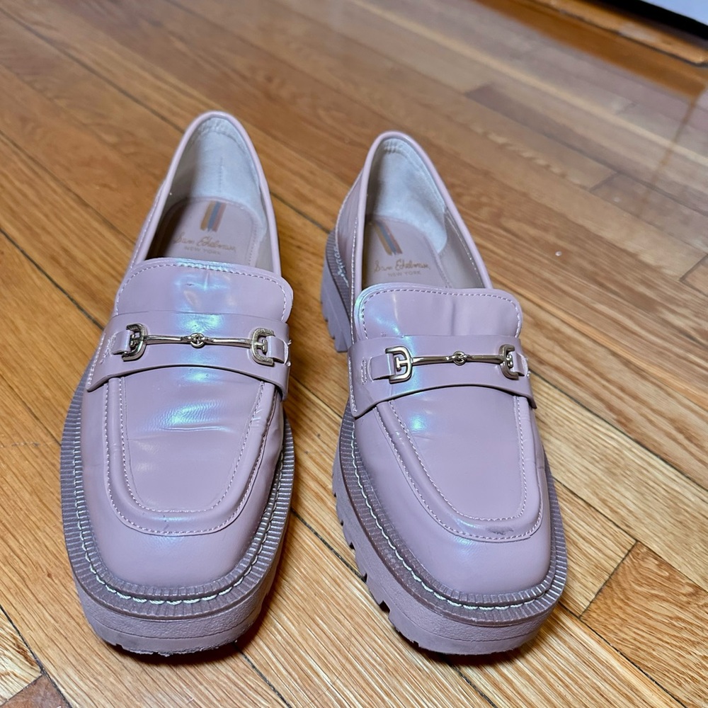 Elegant Women's Loafers in Tan